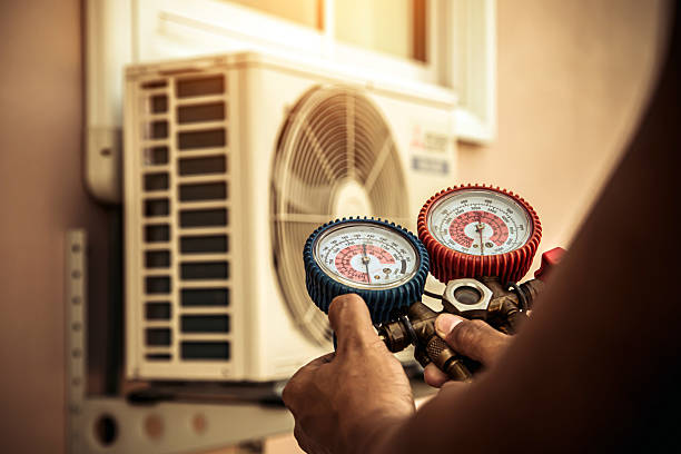 Professional Hvac Repair technician working in Harrisburg, OR